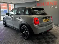 Usado Mini Cooper Hatch 136 CV (100 kW) 2016 Gris Utilitario
