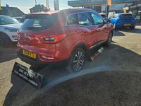Usado Renault Kadjar Iconic 140 HP (102 kW) 2019 Vermelho SUV