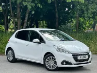 Used Peugeot 208 Allure 2016 White Hatchback
