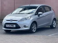 Usado Ford Fiesta Zetec 96 HP (70 kW) 2012 Prateado Citadino