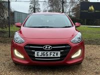 Used Hyundai i30 SE 110 HP (80 kW) 2015 Red Hatchback