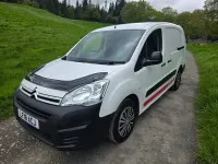 Used Citroën Berlingo 100 HP (73 kW) 2018 White MPV