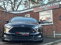Begagnad Ford Focus ST 250 HK (183 kW) 2017 Svart Kombi