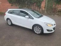 Used Vauxhall Astra Design Edition 134 HP (98 kW) 2016 White Estate
