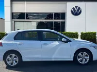 Usado VW Golf VIII Life 130 HP (95 kW) 2022 Branco Citadino