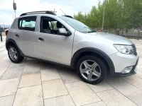Używany Dacia Sandero Lauréate 90 KM (66 kW) 2018 Srebrny Hatchback