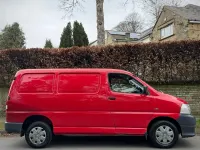 Usado Toyota HiAce 88 CV (64 kW) 2007 Rojo Van