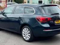 Used Vauxhall Astra Elite 115 HP (84 kW) 2015 Green Estate
