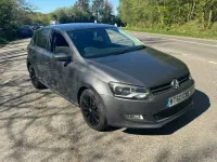 Usado VW Polo SEL 85 CV (62 kW) 2010 Gris Utilitario