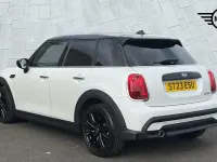 Używany Mini Cooper Exclusive 134 KM (98 kW) 2023 Biały Hatchback