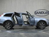 Used Volvo V90 CC Pro 235 HP (172 kW) 2017 Blue Estate