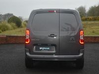 Usado Citroën Berlingo 99 HP (72 kW) 2024 Cinzento Monovolume