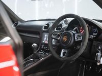 Usado Porsche 718 Cayman 400 HP (294 kW) 2022 Vermelho Coupé