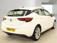 Used Vauxhall Astra 105 HP (77 kW) 2016 White Hatchback