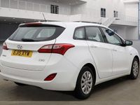 Used Hyundai i30 110 HP (80 kW) 2015 White Estate