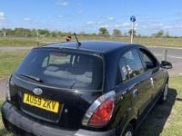 Begagnad Kia Rio 95 HK (69 kW) 2009 Svart Halvkombi