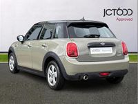 Usado Mini Cooper Classic 134 HP (98 kW) 2019 Cinzento Citadino