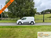 Used Vauxhall Combo 130 HP (95 kW) 2024 White MPV