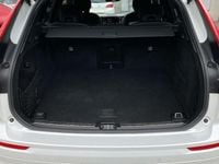 Begagnad Volvo XC60 R-Design Pro 250 HK (183 kW) 2019 Vit SUV
