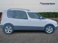 Usado Skoda Roomster Scout 90 HP (66 kW) 2015 Branco Monovolume