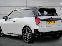 Used Mini Cooper Hatch 133 kW (181 HP) 2025 White Hatchback