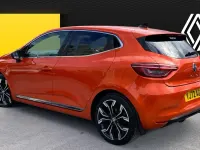 Second-hand Renault Clio V Techno 145 CP (106 kW) 2023 Portocaliu Hatchback