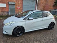 Used Peugeot 208 2014 White Hatchback