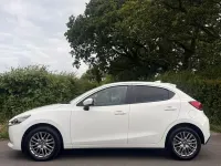 Used Mazda 2 Inclusive 90 HP (66 kW) 2022 White Hatchback
