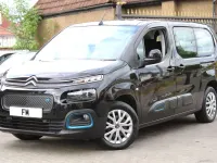Begagnad Citroën e-Berlingo Feel 100 kW (136 HK) 2023 Svart Minibuss