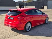 Used Ford Focus Zetec 125 HP (91 kW) 2015 Red Hatchback