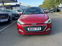 Begagnad Hyundai i20 Premium SE 84 HK (61 kW) 2015 Röd Halvkombi