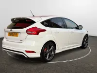 Gebraucht Ford Focus ST-Line X 140 PS (102 kW) 2018 Weiß Kleinwagen