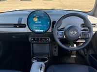 Begagnad Mini Cooper Exclusive 114 kW (156 HK) 2025 Grön Halvkombi