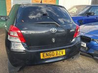 Używany Toyota Yaris 2011 Czarny Hatchback