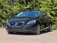 Begagnad Volvo V40 2016 Svart Halvkombi