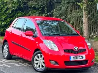 Begagnad Toyota Yaris 2011 Röd Halvkombi