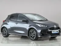 Begagnad Toyota Yaris Hybrid Design 2023 Grå Halvkombi