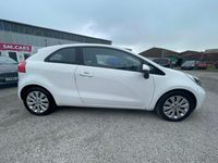 Used Kia Rio 85 HP (62 kW) 2013 White Hatchback