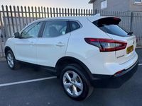 Used Nissan Qashqai Acenta Premium 115 HP (84 kW) 2018 White SUV