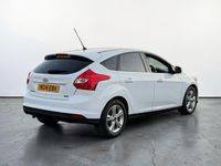 Used Ford Focus Titanium 125 HP (91 kW) 2014 White Hatchback