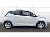 Begagnad Toyota Aygo 69 HK (50 kW) 2017 Vit Halvkombi