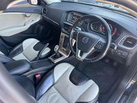 Begagnad Volvo V40 2013 Svart Halvkombi