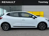 Begagnad Renault Clio V Iconic 140 HK (102 kW) 2022 Vit Halvkombi