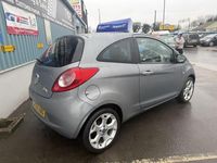 Usado Ford Ka Titanium 69 HP (50 kW) 2011 Prateado Citadino