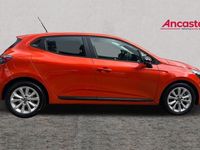 Used Renault Clio V Evolution 143 HP (105 kW) 2024 Orange Hatchback