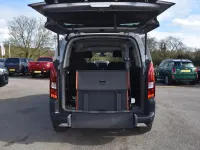 Usado Peugeot Rifter GT-line 131 HP (96 kW) 2023 Cinzento Monovolume