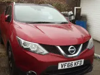 Used Nissan Qashqai N-Connecta 110 HP (80 kW) 2017 Red SUV