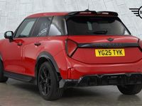 Begagnad Mini Cooper Hatch 113 kW (154 HK) 2025 Röd Halvkombi