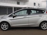 Usado Ford Fiesta Zetec 75 HP (55 kW) 2015 Prateado Citadino