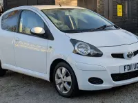 Used Toyota Aygo 67 HP (49 kW) 2011 White Hatchback